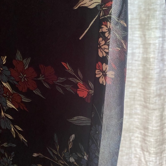 Vince Camuto floral pants - Picture 3 of 6